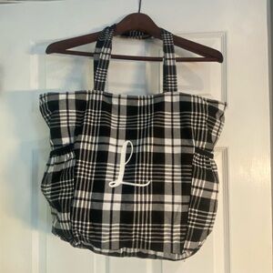 Embroidered “L” tote bag